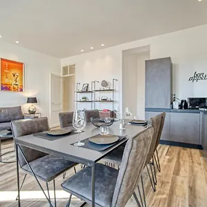 Superbe 3 Pièces: Beachfront Luxury With Festival Access , Cannes France