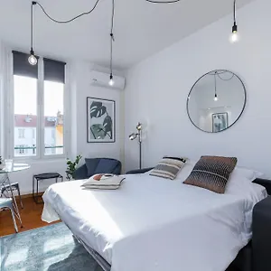 7 Medecin - Place Massena - 2p - Lumineux - Climatise , Nice France